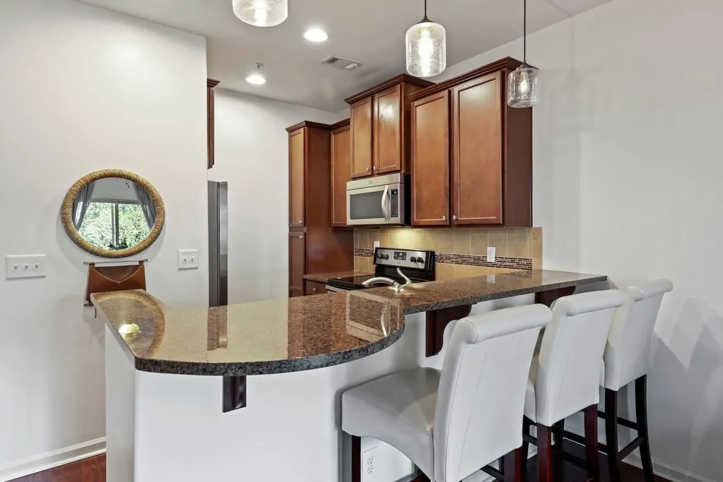 215 Semel Circle Nw Unit 460, Atlanta, Georgia 30309, 2 Bedrooms Bedrooms, ,2 BathroomsBathrooms,Residential,Sold,215 Semel Circle Nw Unit 460,6817643