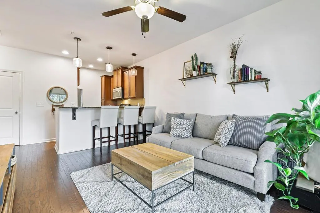 215 Semel Circle Nw Unit 460, Atlanta, Georgia 30309, 2 Bedrooms Bedrooms, ,2 BathroomsBathrooms,Residential,Sold,215 Semel Circle Nw Unit 460,6817643