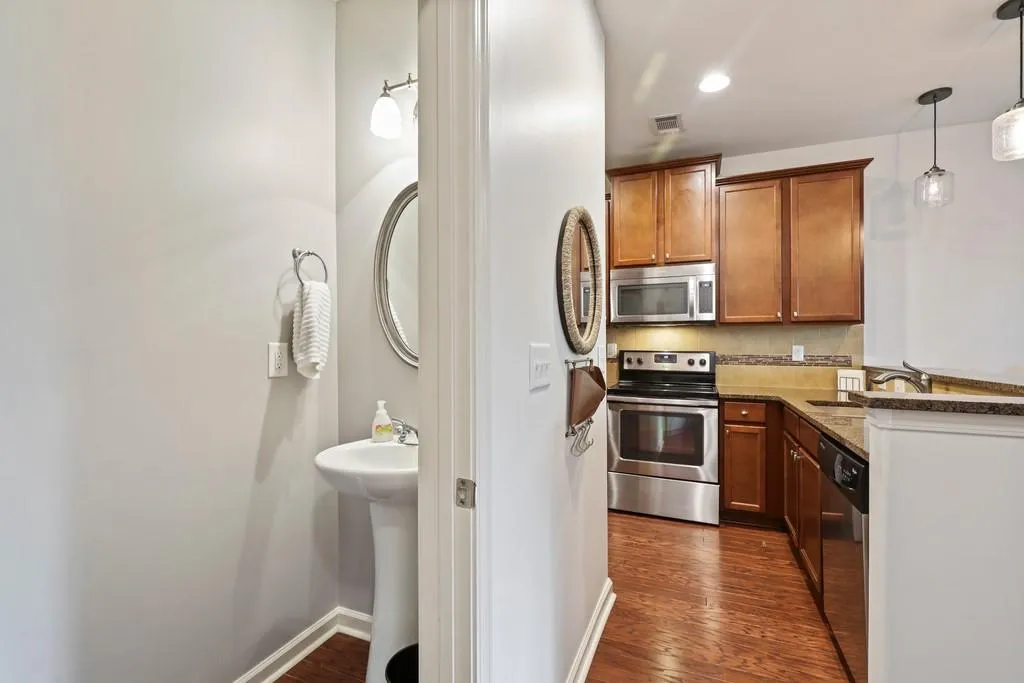 215 Semel Circle Nw Unit 460, Atlanta, Georgia 30309, 2 Bedrooms Bedrooms, ,2 BathroomsBathrooms,Residential,Sold,215 Semel Circle Nw Unit 460,6817643