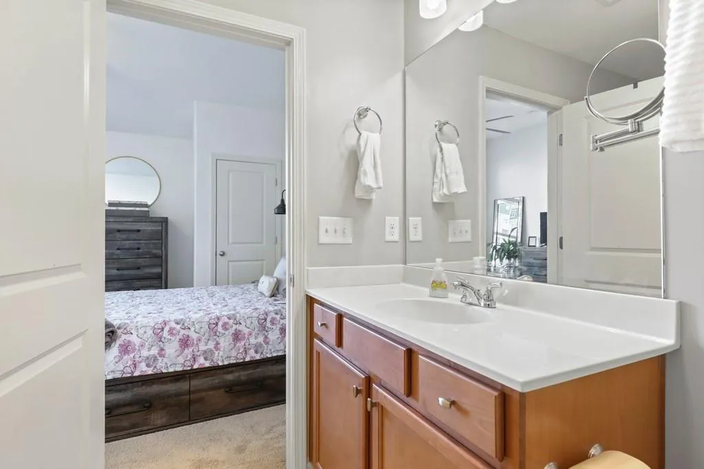 215 Semel Circle Nw Unit 460, Atlanta, Georgia 30309, 2 Bedrooms Bedrooms, ,2 BathroomsBathrooms,Residential,Sold,215 Semel Circle Nw Unit 460,6817643