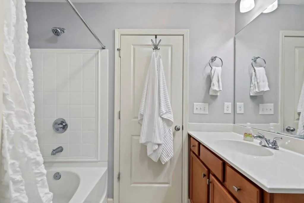 215 Semel Circle Nw Unit 460, Atlanta, Georgia 30309, 2 Bedrooms Bedrooms, ,2 BathroomsBathrooms,Residential,Sold,215 Semel Circle Nw Unit 460,6817643