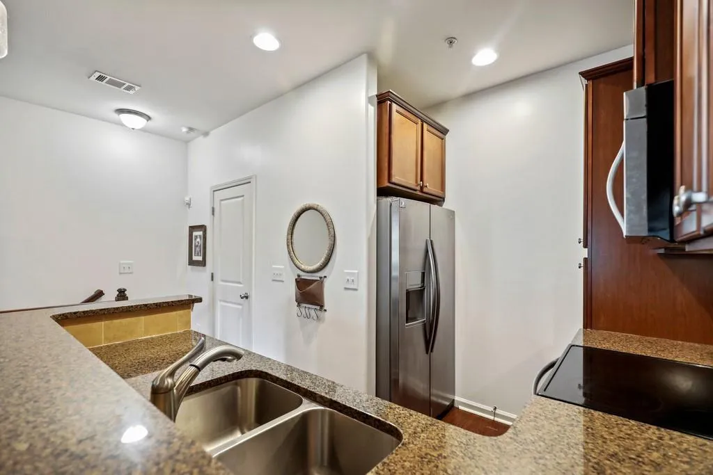 215 Semel Circle Nw Unit 460, Atlanta, Georgia 30309, 2 Bedrooms Bedrooms, ,2 BathroomsBathrooms,Residential,Sold,215 Semel Circle Nw Unit 460,6817643