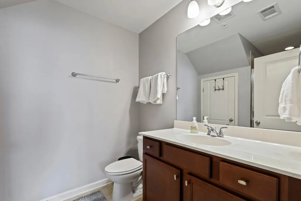 215 Semel Circle Nw Unit 460, Atlanta, Georgia 30309, 2 Bedrooms Bedrooms, ,2 BathroomsBathrooms,Residential,Sold,215 Semel Circle Nw Unit 460,6817643