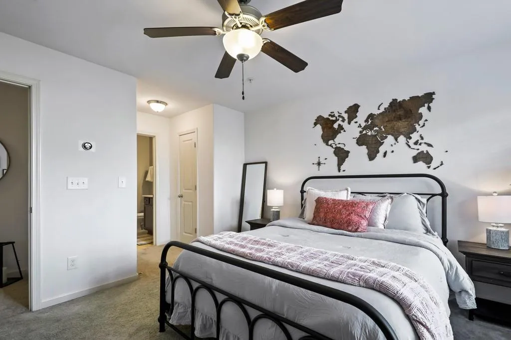215 Semel Circle Nw Unit 460, Atlanta, Georgia 30309, 2 Bedrooms Bedrooms, ,2 BathroomsBathrooms,Residential,Sold,215 Semel Circle Nw Unit 460,6817643