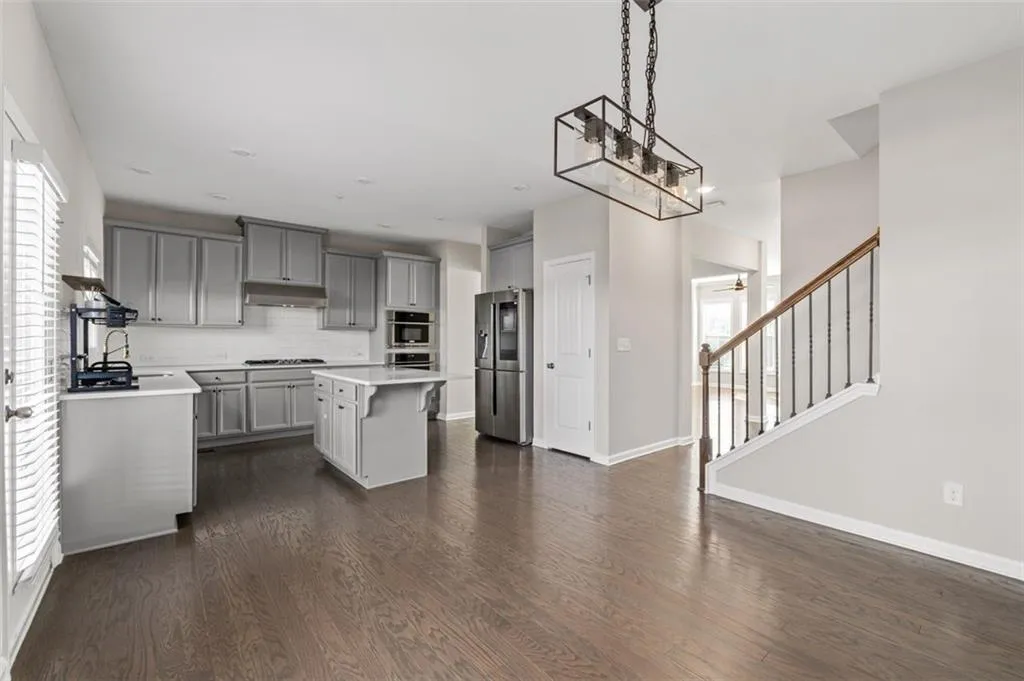 372 Provenance Drive, Sandy Springs, Georgia 30328, 3 Bedrooms Bedrooms, ,3 BathroomsBathrooms,Residential,Sold,372 Provenance Drive,7513497