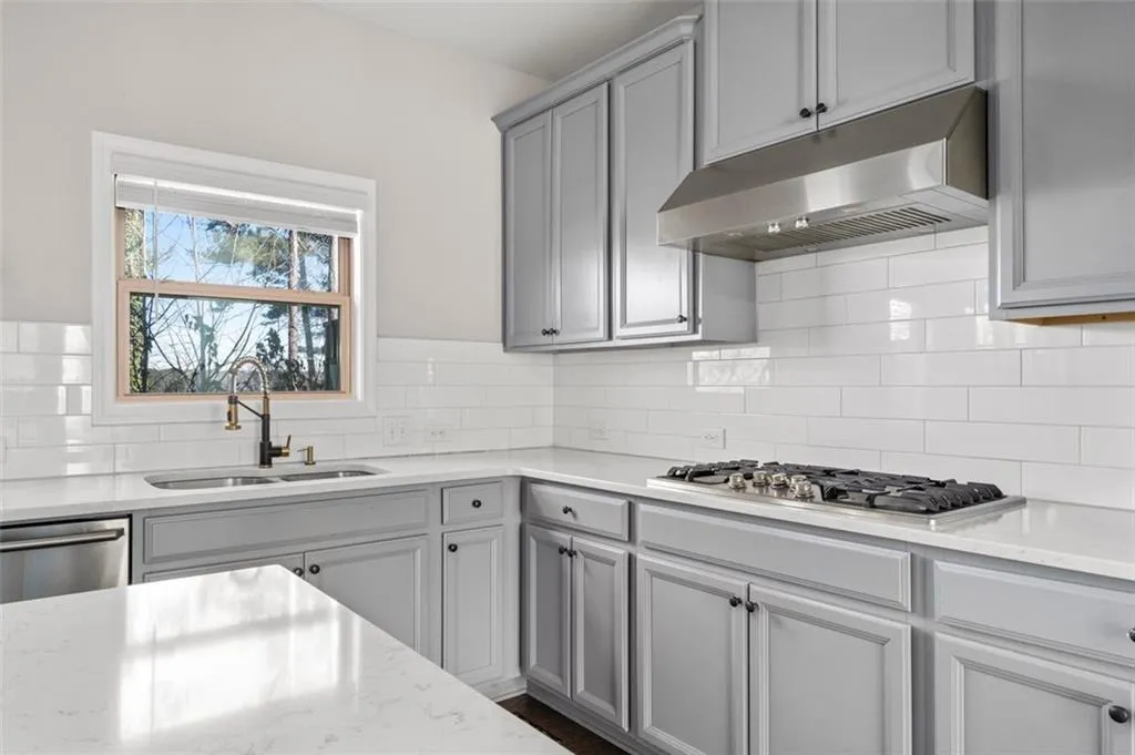 372 Provenance Drive, Sandy Springs, Georgia 30328, 3 Bedrooms Bedrooms, ,3 BathroomsBathrooms,Residential,Sold,372 Provenance Drive,7513497