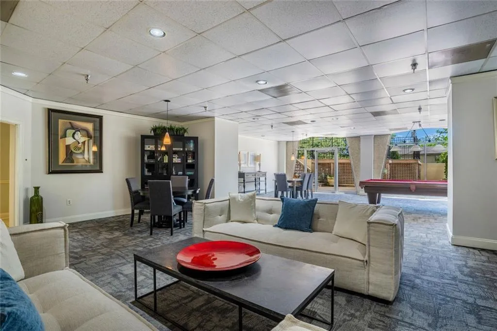 2479 Peachtree Street Ne Unit 1414, Atlanta, Georgia 30305, 2 Bedrooms Bedrooms, ,2 BathroomsBathrooms,Residential,For Sale,2479 Peachtree Street Ne Unit 1414,7675691