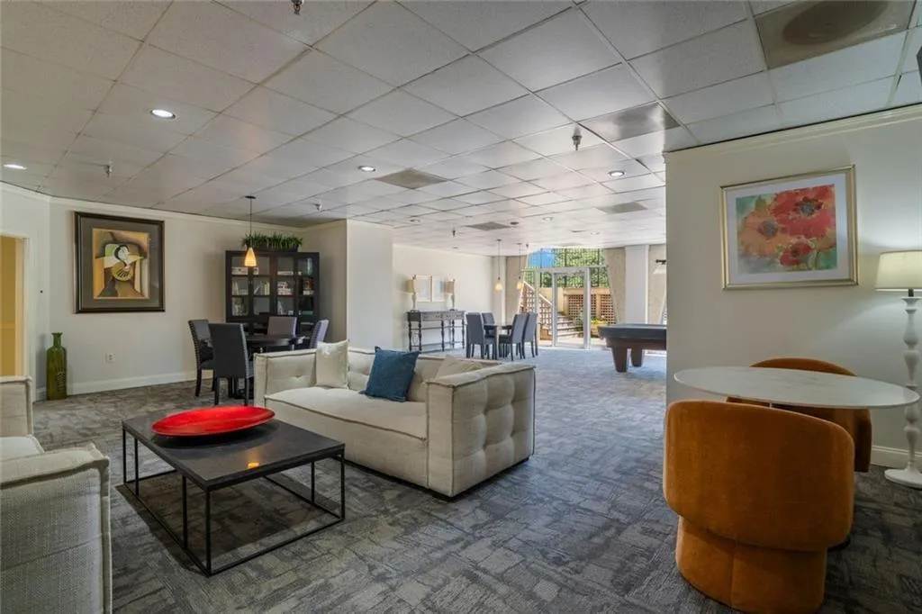 2479 Peachtree Street Ne Unit 1414, Atlanta, Georgia 30305, 2 Bedrooms Bedrooms, ,2 BathroomsBathrooms,Residential,For Sale,2479 Peachtree Street Ne Unit 1414,7675691