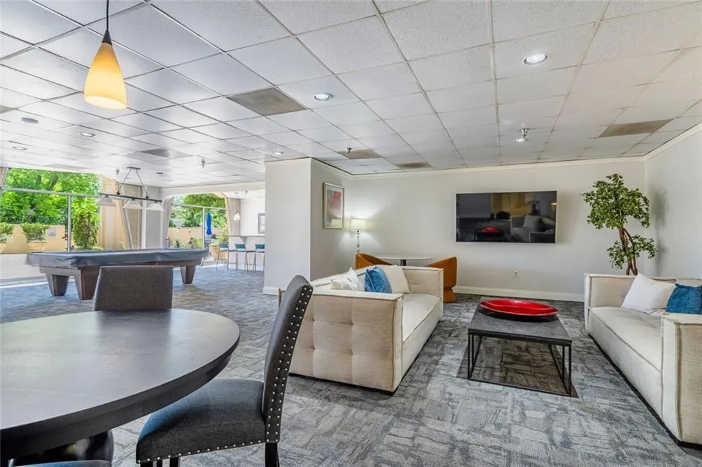 2479 Peachtree Street Ne Unit 1414, Atlanta, Georgia 30305, 2 Bedrooms Bedrooms, ,2 BathroomsBathrooms,Residential,For Sale,2479 Peachtree Street Ne Unit 1414,7675691