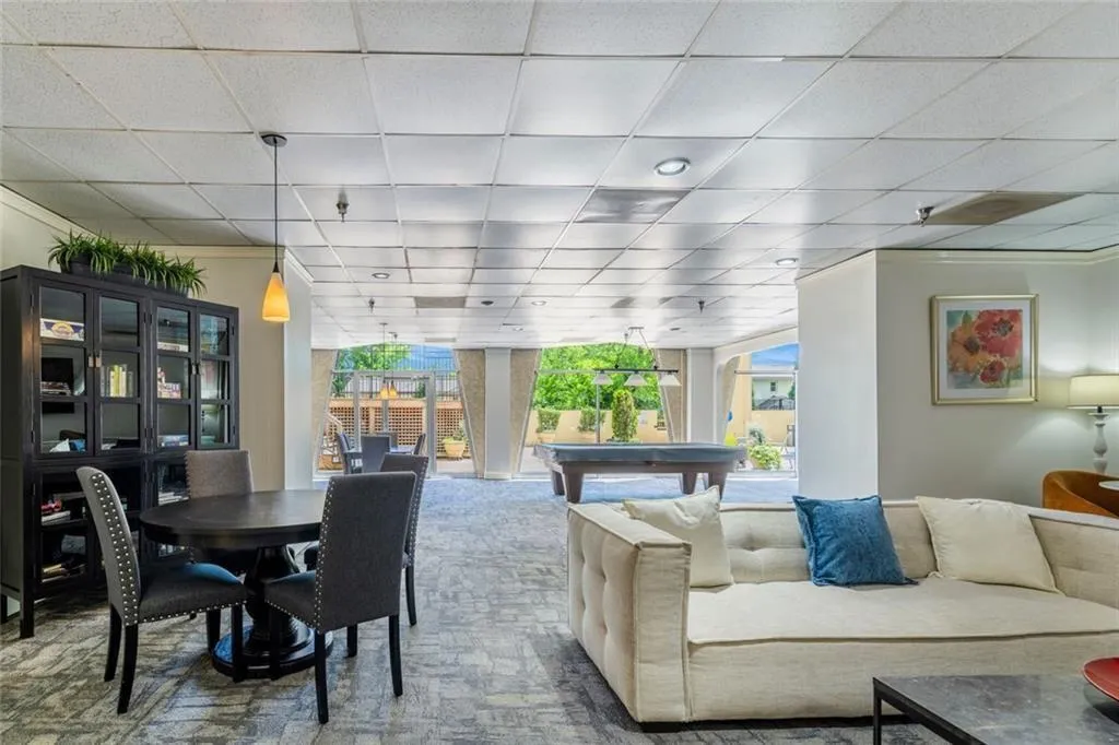 2479 Peachtree Street Ne Unit 1414, Atlanta, Georgia 30305, 2 Bedrooms Bedrooms, ,2 BathroomsBathrooms,Residential,For Sale,2479 Peachtree Street Ne Unit 1414,7675691