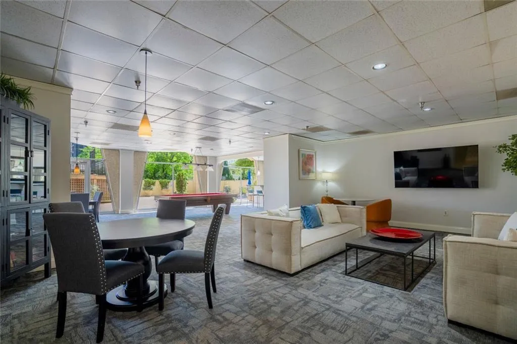 2479 Peachtree Street Ne Unit 1414, Atlanta, Georgia 30305, 2 Bedrooms Bedrooms, ,2 BathroomsBathrooms,Residential,For Sale,2479 Peachtree Street Ne Unit 1414,7675691