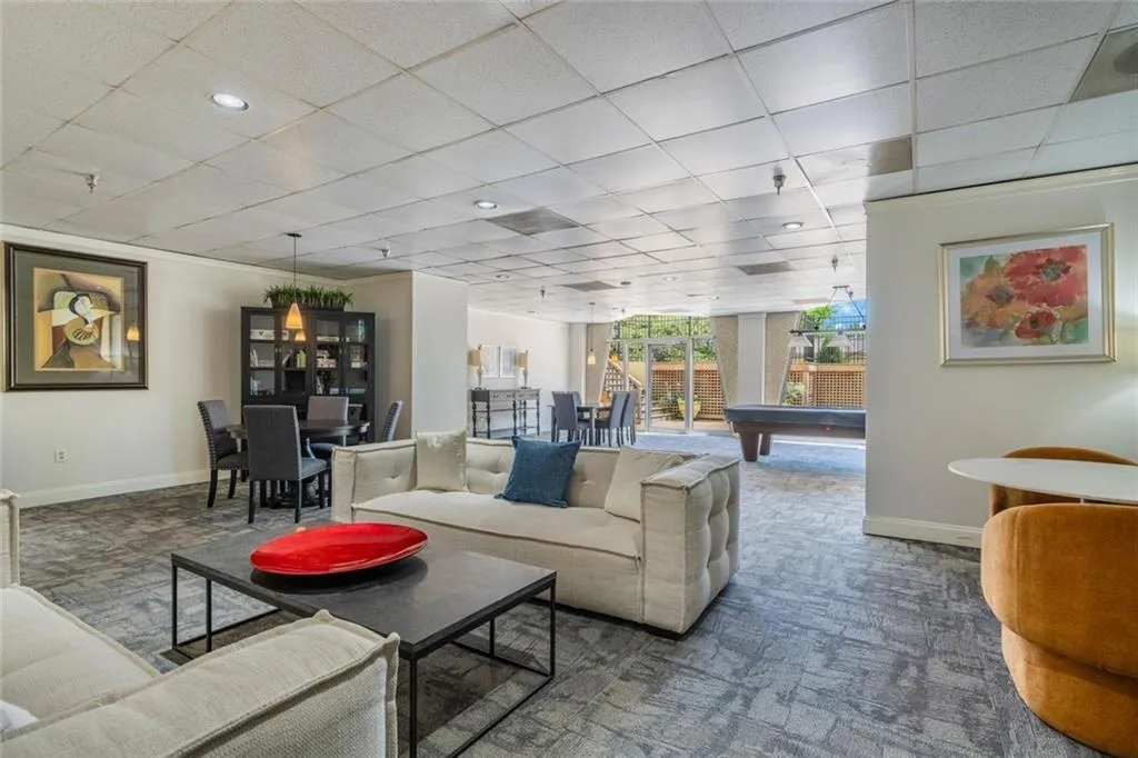 2479 Peachtree Street Ne Unit 1414, Atlanta, Georgia 30305, 2 Bedrooms Bedrooms, ,2 BathroomsBathrooms,Residential,For Sale,2479 Peachtree Street Ne Unit 1414,7675691