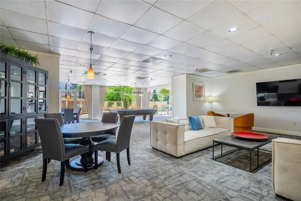 2479 Peachtree Street Ne Unit 1414, Atlanta, Georgia 30305, 2 Bedrooms Bedrooms, ,2 BathroomsBathrooms,Residential,For Sale,2479 Peachtree Street Ne Unit 1414,7675691