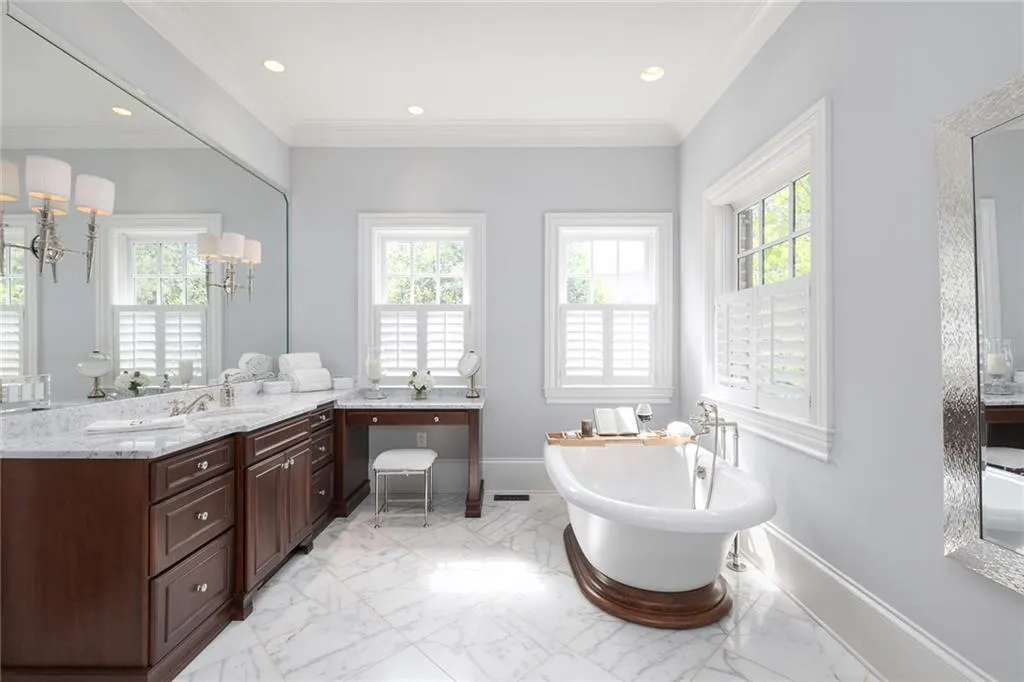 4986 Long Island Nw, Atlanta, Georgia 30327, 6 Bedrooms Bedrooms, ,6 BathroomsBathrooms,Residential,Sold,4986 Long Island Nw,7108202