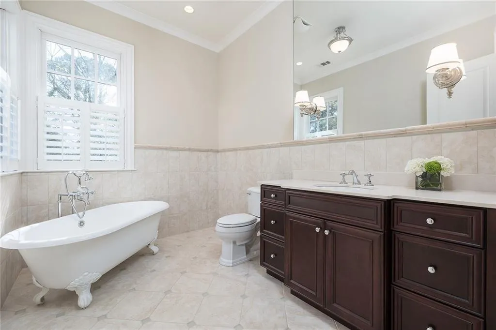 4986 Long Island Nw, Atlanta, Georgia 30327, 6 Bedrooms Bedrooms, ,6 BathroomsBathrooms,Residential,Sold,4986 Long Island Nw,7108202