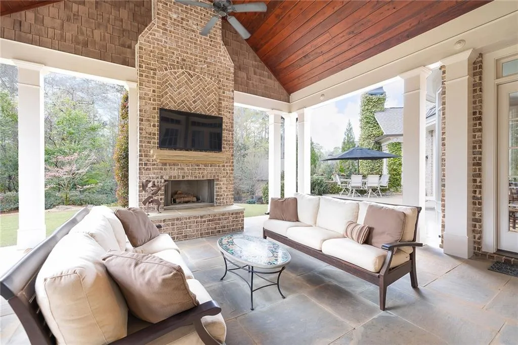 4986 Long Island Nw, Atlanta, Georgia 30327, 6 Bedrooms Bedrooms, ,6 BathroomsBathrooms,Residential,Sold,4986 Long Island Nw,7108202