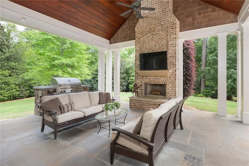 4986 Long Island Nw, Atlanta, Georgia 30327, 6 Bedrooms Bedrooms, ,6 BathroomsBathrooms,Residential,Sold,4986 Long Island Nw,7108202