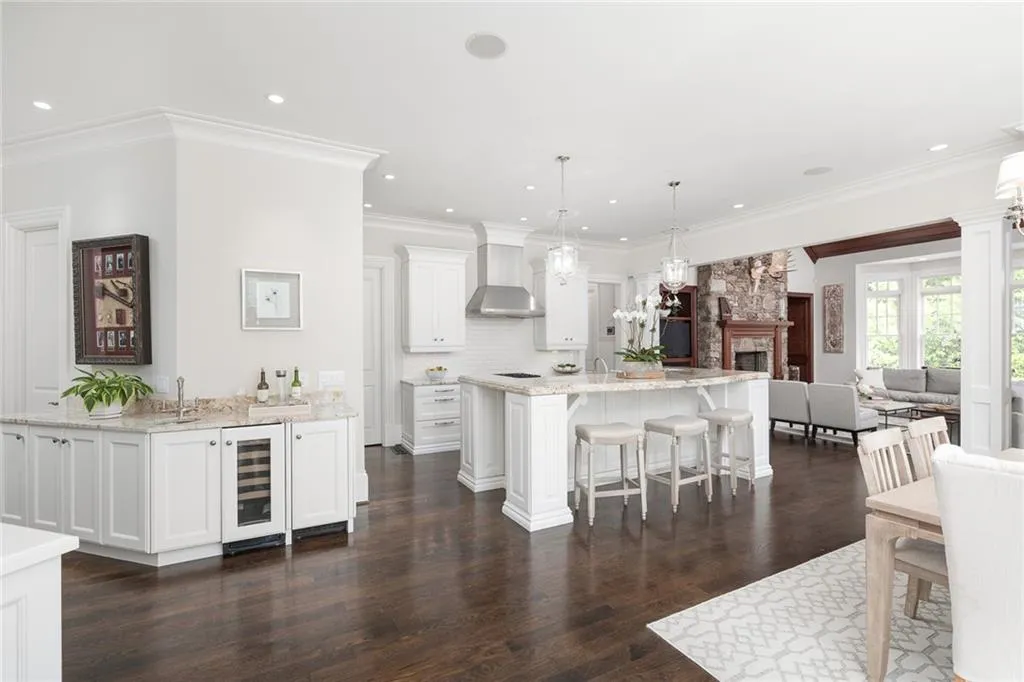 4986 Long Island Nw, Atlanta, Georgia 30327, 6 Bedrooms Bedrooms, ,6 BathroomsBathrooms,Residential,Sold,4986 Long Island Nw,7108202