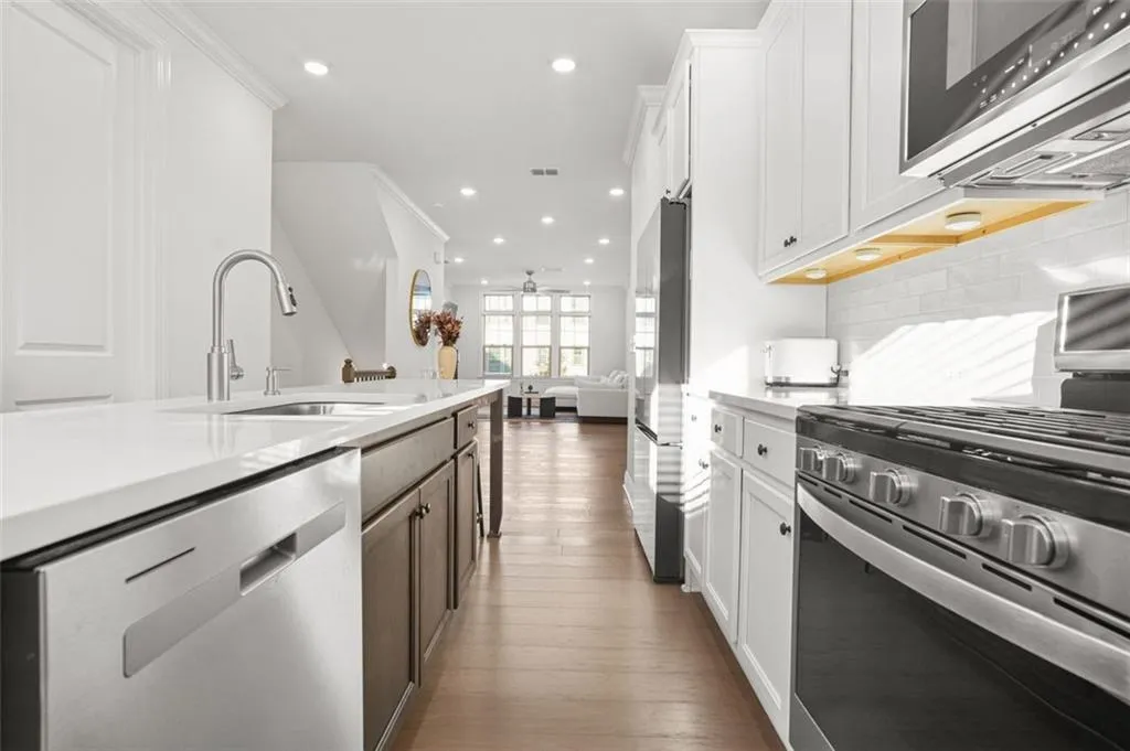 3927 Allegretto Circle, Atlanta, Georgia 30339, 3 Bedrooms Bedrooms, ,3 BathroomsBathrooms,Residential,For Sale,3927 Allegretto Circle,7676899