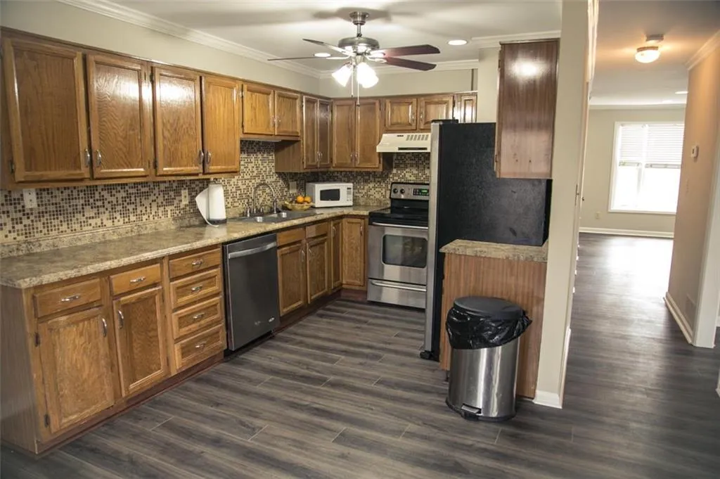 627 Corbin Lake Court, Sandy Springs, Georgia 30350, 3 Bedrooms Bedrooms, ,2 BathroomsBathrooms,Residential,Sold,627 Corbin Lake Court,6838666