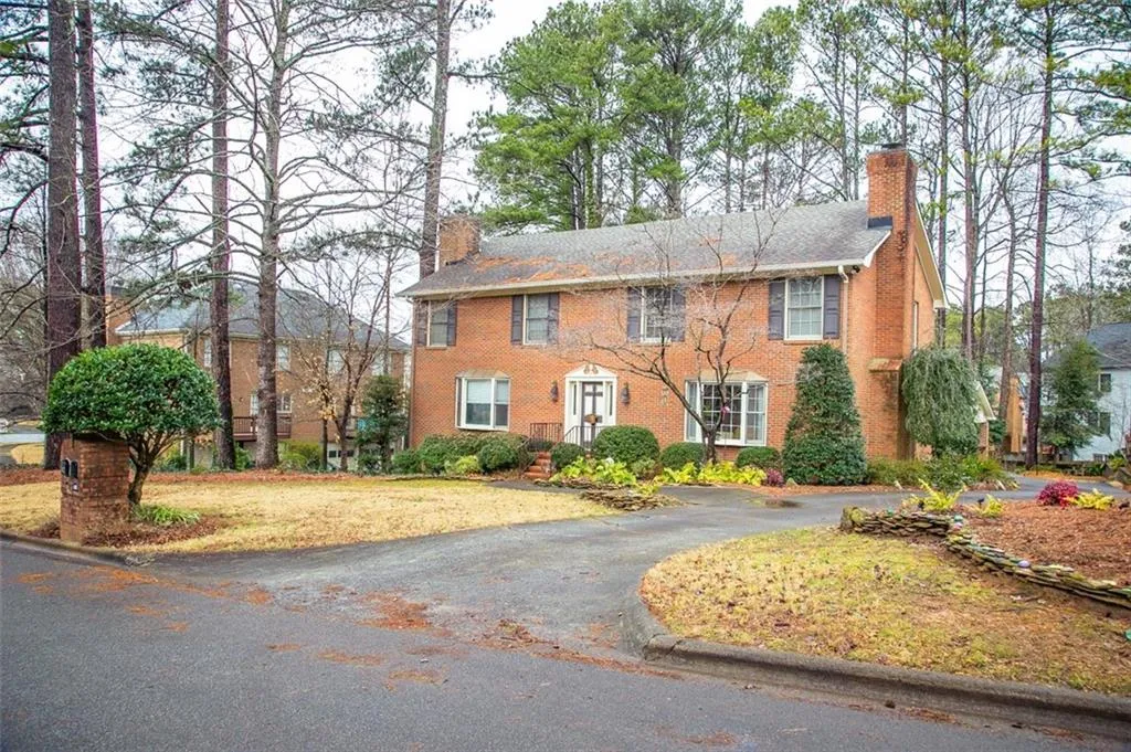 627 Corbin Lake Court, Sandy Springs, Georgia 30350, 3 Bedrooms Bedrooms, ,2 BathroomsBathrooms,Residential,Sold,627 Corbin Lake Court,6838666