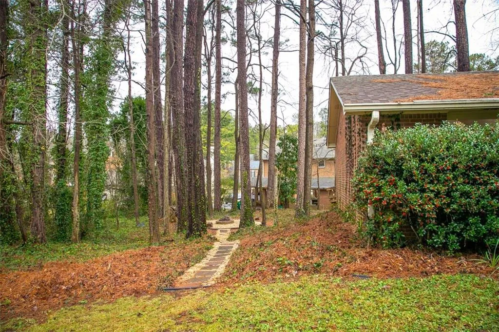 627 Corbin Lake Court, Sandy Springs, Georgia 30350, 3 Bedrooms Bedrooms, ,2 BathroomsBathrooms,Residential,Sold,627 Corbin Lake Court,6838666