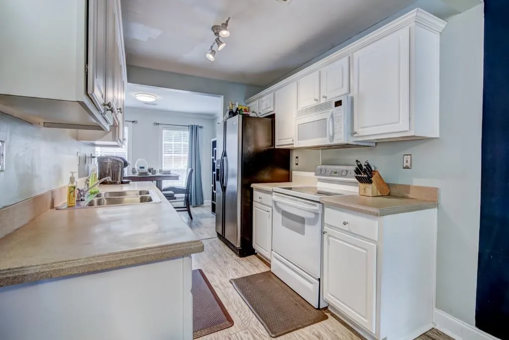 1402 Masons Creek Circle, Sandy Springs, Georgia 30350, 2 Bedrooms Bedrooms, ,2 BathroomsBathrooms,Residential,Sold,1402 Masons Creek Circle,6051415