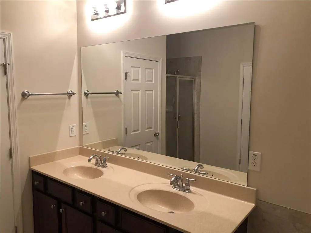 5576 High Point Road, Atlanta, Georgia 30342, 4 Bedrooms Bedrooms, ,3 BathroomsBathrooms,Residential,Sold,5576 High Point Road,6616587