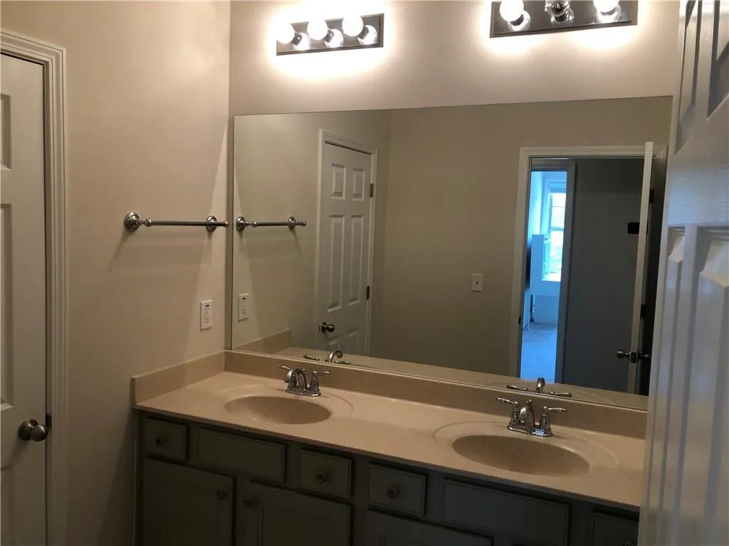 5576 High Point Road, Atlanta, Georgia 30342, 4 Bedrooms Bedrooms, ,3 BathroomsBathrooms,Residential,Sold,5576 High Point Road,6616587