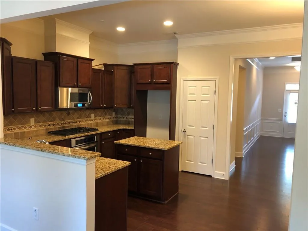 5576 High Point Road, Atlanta, Georgia 30342, 4 Bedrooms Bedrooms, ,3 BathroomsBathrooms,Residential,Sold,5576 High Point Road,6616587