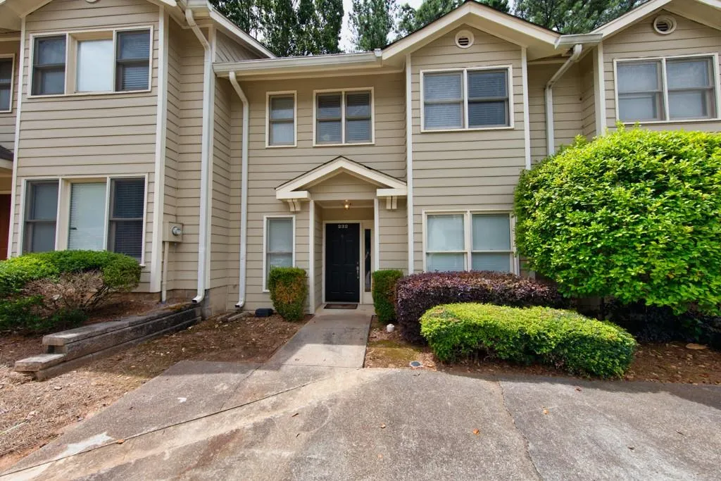 232 Peachtree Hollow Court, Atlanta, Georgia 30328, 2 Bedrooms Bedrooms, ,2 BathroomsBathrooms,Residential,Sold,232 Peachtree Hollow Court,6910326