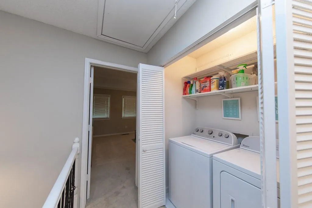 232 Peachtree Hollow Court, Atlanta, Georgia 30328, 2 Bedrooms Bedrooms, ,2 BathroomsBathrooms,Residential,Sold,232 Peachtree Hollow Court,6910326
