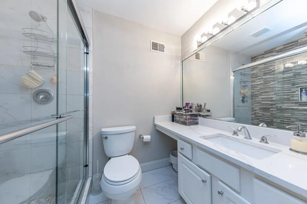 232 Peachtree Hollow Court, Atlanta, Georgia 30328, 2 Bedrooms Bedrooms, ,2 BathroomsBathrooms,Residential,Sold,232 Peachtree Hollow Court,6910326