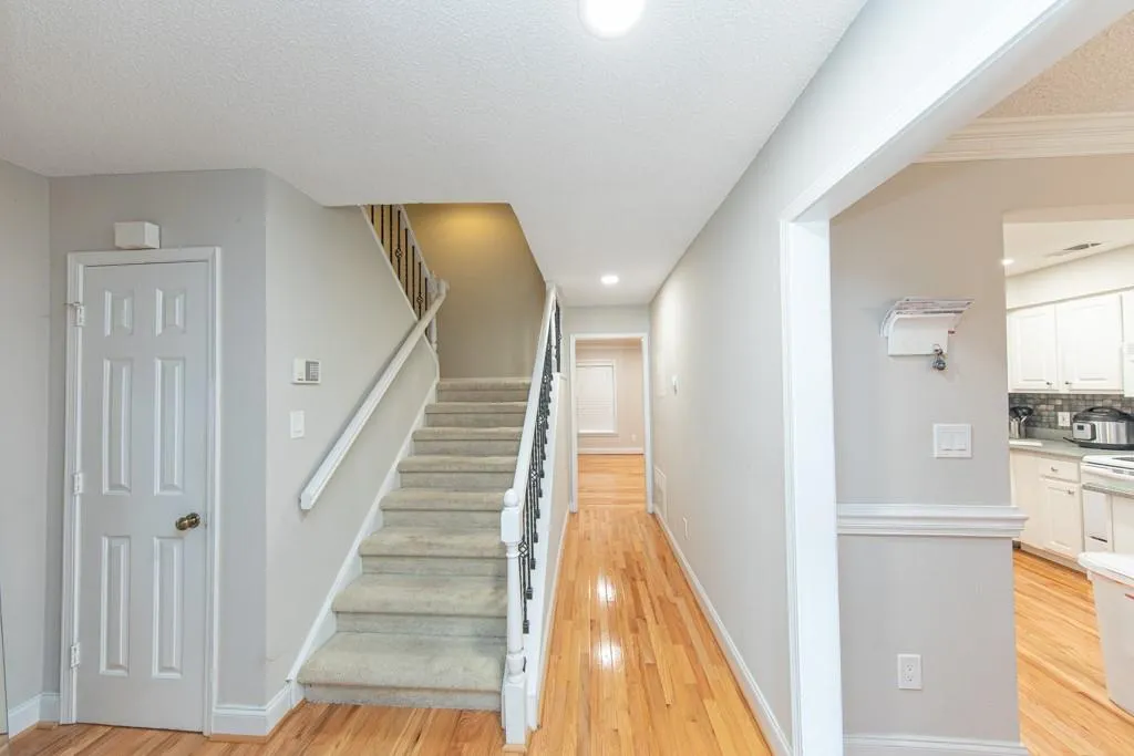 232 Peachtree Hollow Court, Atlanta, Georgia 30328, 2 Bedrooms Bedrooms, ,2 BathroomsBathrooms,Residential,Sold,232 Peachtree Hollow Court,6910326