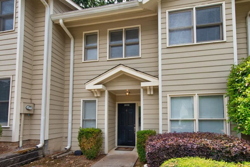 232 Peachtree Hollow Court, Atlanta, Georgia 30328, 2 Bedrooms Bedrooms, ,2 BathroomsBathrooms,Residential,Sold,232 Peachtree Hollow Court,6910326