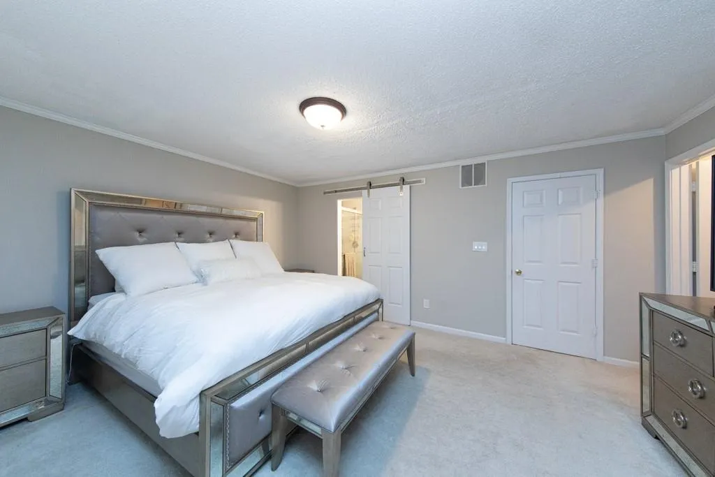 232 Peachtree Hollow Court, Atlanta, Georgia 30328, 2 Bedrooms Bedrooms, ,2 BathroomsBathrooms,Residential,Sold,232 Peachtree Hollow Court,6910326