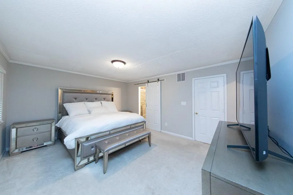 232 Peachtree Hollow Court, Atlanta, Georgia 30328, 2 Bedrooms Bedrooms, ,2 BathroomsBathrooms,Residential,Sold,232 Peachtree Hollow Court,6910326