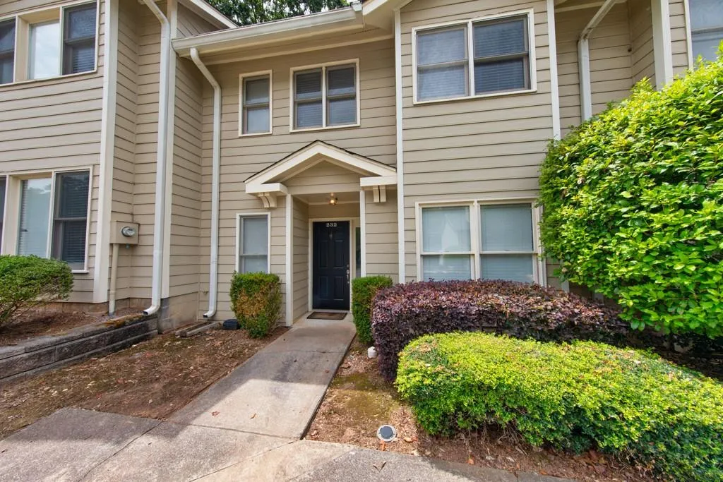 232 Peachtree Hollow Court, Atlanta, Georgia 30328, 2 Bedrooms Bedrooms, ,2 BathroomsBathrooms,Residential,Sold,232 Peachtree Hollow Court,6910326