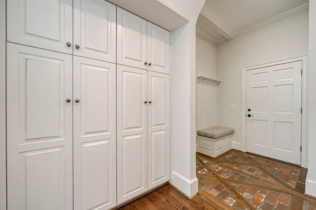 1650 Lazy River Lane, Sandy Springs, Georgia 30350, 5 Bedrooms Bedrooms, ,5 BathroomsBathrooms,Residential,Sold,1650 Lazy River Lane,7002785
