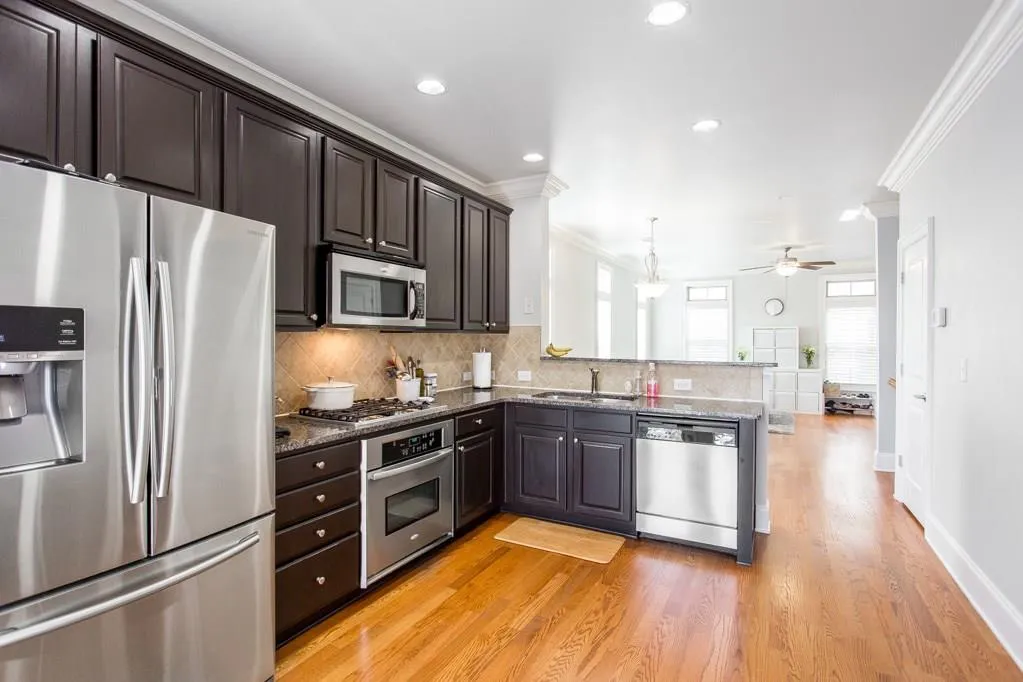 859 Perennial Drive, Atlanta, Georgia 30328, 2 Bedrooms Bedrooms, ,2 BathroomsBathrooms,Residential,Sold,859 Perennial Drive,6010053