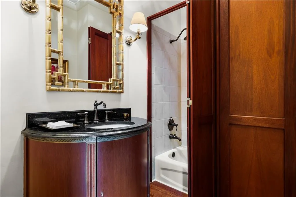 3127 Lenox Road Ne Unit 44, Atlanta, Georgia 30324, 3 Bedrooms Bedrooms, ,4 BathroomsBathrooms,Residential,For Sale,3127 Lenox Road Ne Unit 44,7652197