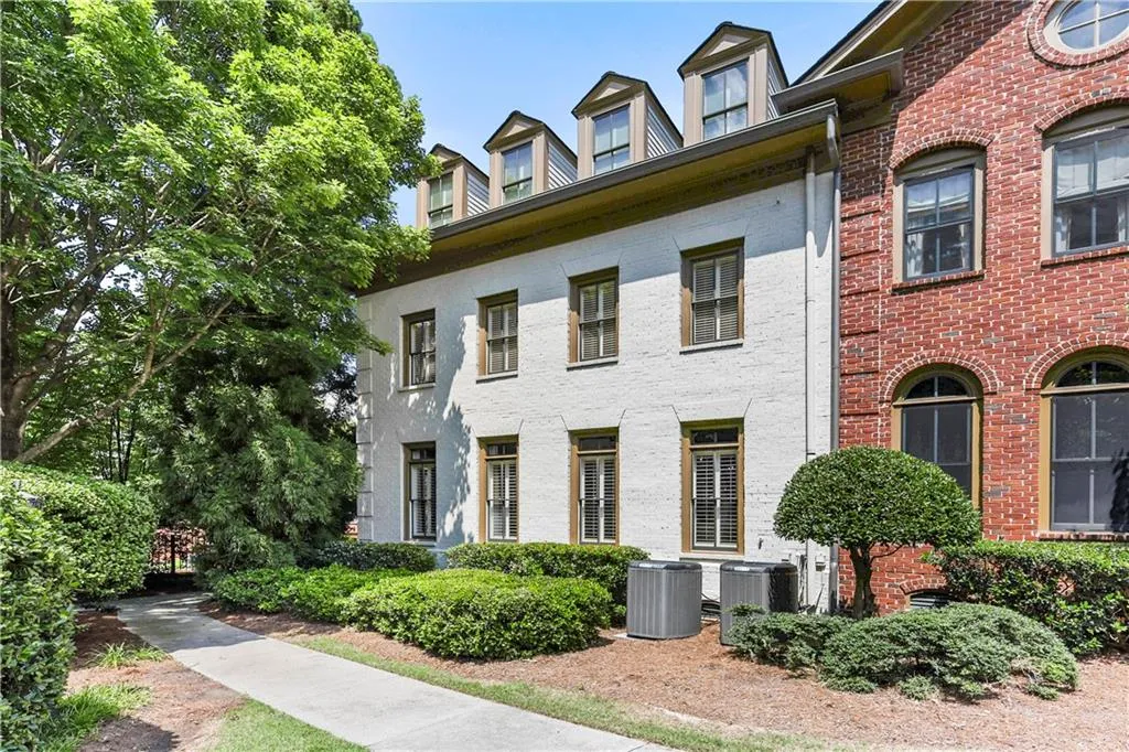 3127 Lenox Road Ne Unit 44, Atlanta, Georgia 30324, 3 Bedrooms Bedrooms, ,4 BathroomsBathrooms,Residential,For Sale,3127 Lenox Road Ne Unit 44,7652197