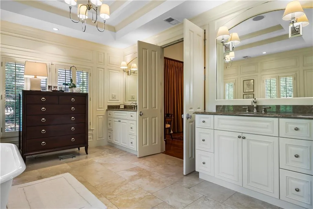 3127 Lenox Road Ne Unit 44, Atlanta, Georgia 30324, 3 Bedrooms Bedrooms, ,4 BathroomsBathrooms,Residential,For Sale,3127 Lenox Road Ne Unit 44,7652197