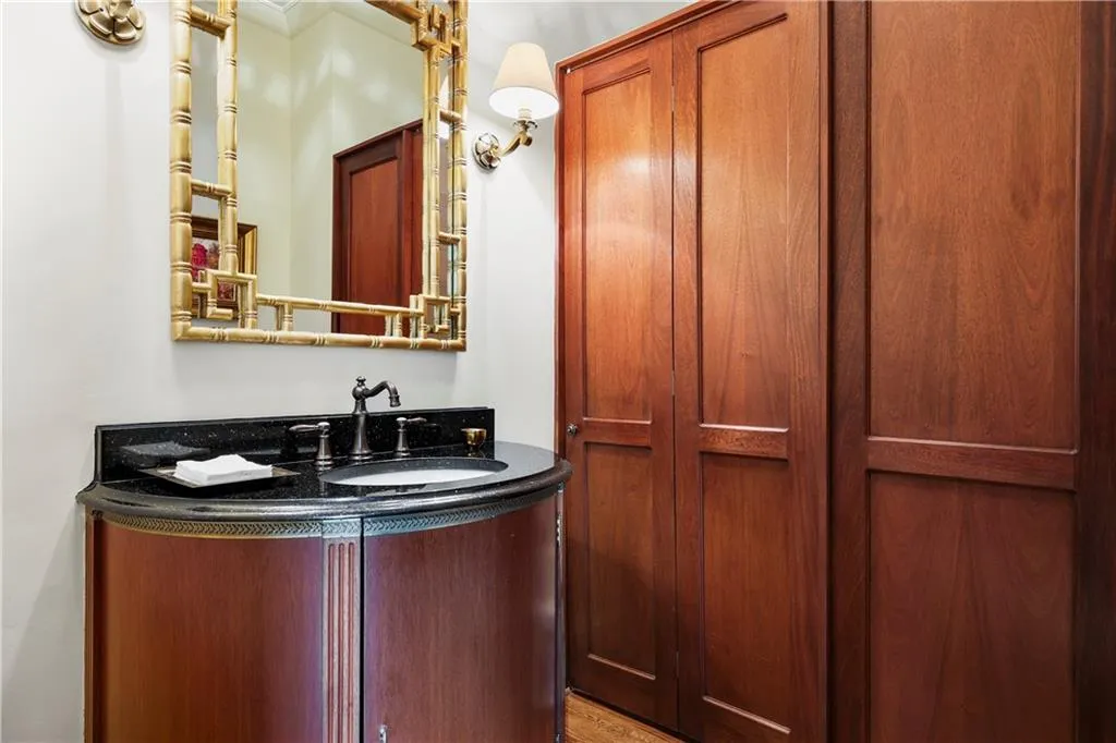 3127 Lenox Road Ne Unit 44, Atlanta, Georgia 30324, 3 Bedrooms Bedrooms, ,4 BathroomsBathrooms,Residential,For Sale,3127 Lenox Road Ne Unit 44,7652197