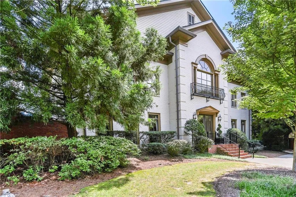 3127 Lenox Road Ne Unit 44, Atlanta, Georgia 30324, 3 Bedrooms Bedrooms, ,4 BathroomsBathrooms,Residential,For Sale,3127 Lenox Road Ne Unit 44,7652197