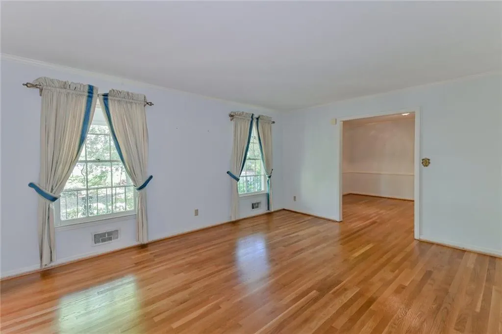 1105 Kingston Drive, Sandy Springs, Georgia 30342, 5 Bedrooms Bedrooms, ,3 BathroomsBathrooms,Residential,Sold,1105 Kingston Drive,6535785