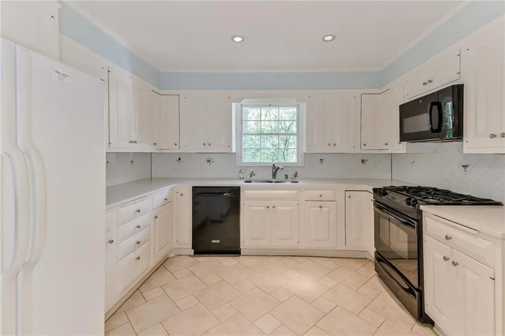 1105 Kingston Drive, Sandy Springs, Georgia 30342, 5 Bedrooms Bedrooms, ,3 BathroomsBathrooms,Residential,Sold,1105 Kingston Drive,6535785
