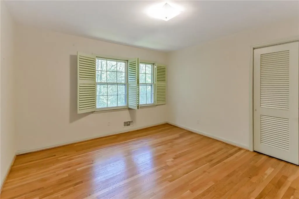 1105 Kingston Drive, Sandy Springs, Georgia 30342, 5 Bedrooms Bedrooms, ,3 BathroomsBathrooms,Residential,Sold,1105 Kingston Drive,6535785