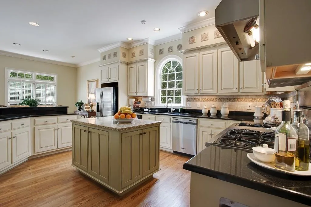 315 Long Grove Court, Atlanta, Georgia 30327, 6 Bedrooms Bedrooms, ,5 BathroomsBathrooms,Residential,Sold,315 Long Grove Court,5729795