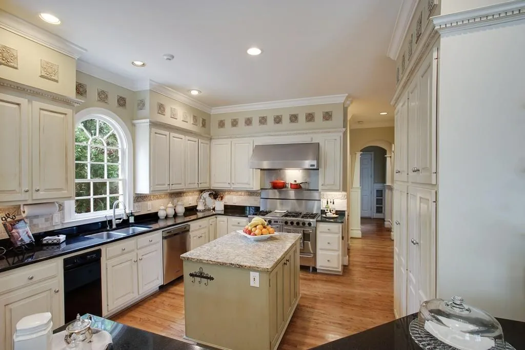 315 Long Grove Court, Atlanta, Georgia 30327, 6 Bedrooms Bedrooms, ,5 BathroomsBathrooms,Residential,Sold,315 Long Grove Court,5729795